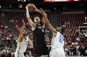 杨瀚森：第一次打这么快节奏的比赛 没打几分钟就喘不上气&amp;没劲了